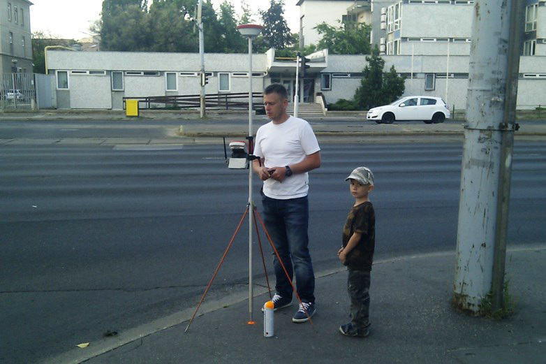 Földmérés fiammal Lacikával